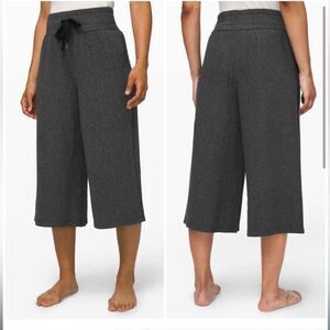 Lululemon Retreat Yourself Heathered Core Dark Grey Cropped Wide Leg Pant Size 4